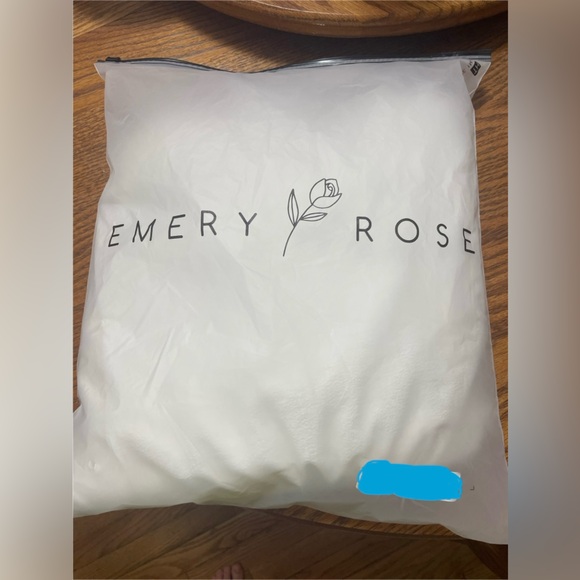 Emery Rose White V-Neck Dress - Picture 4 of 4